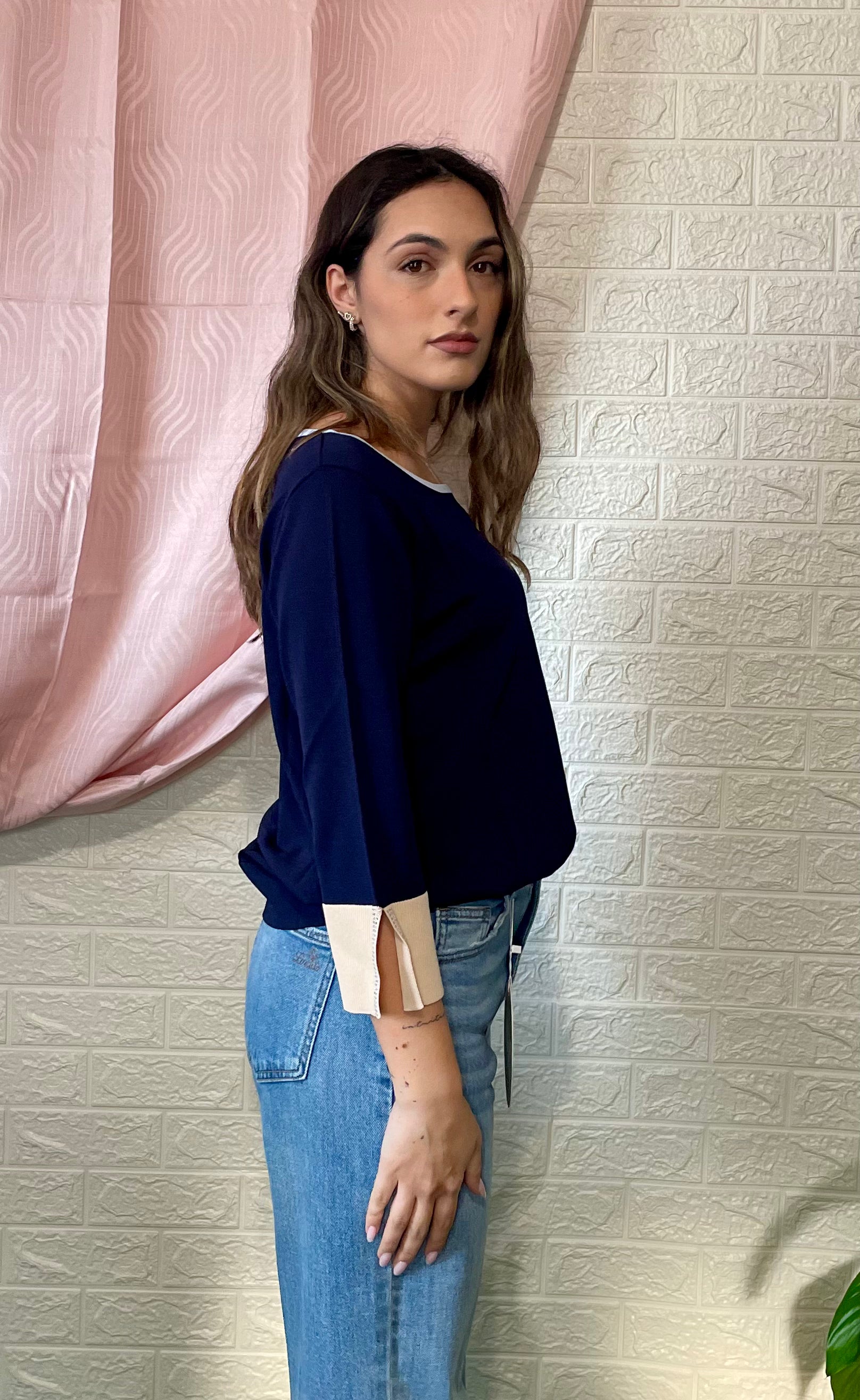 Blusa Blu Navy con Dettagli Celeste e Beige - Eleganza Luminosa