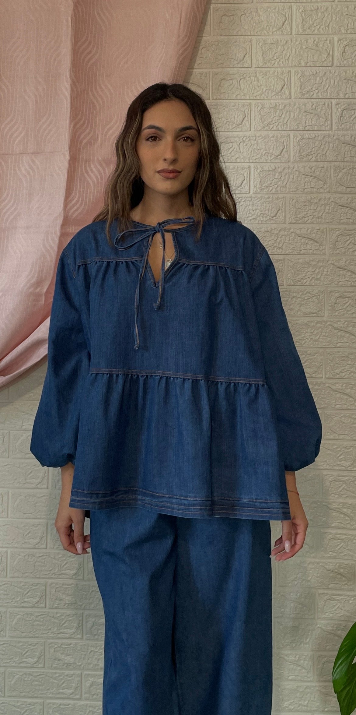 Casacca Blu con Fiocco al Collo - Eleganza Romantica