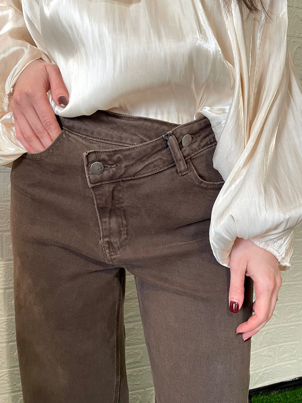 Jeans a Gamba Larga con Doppio Bottone