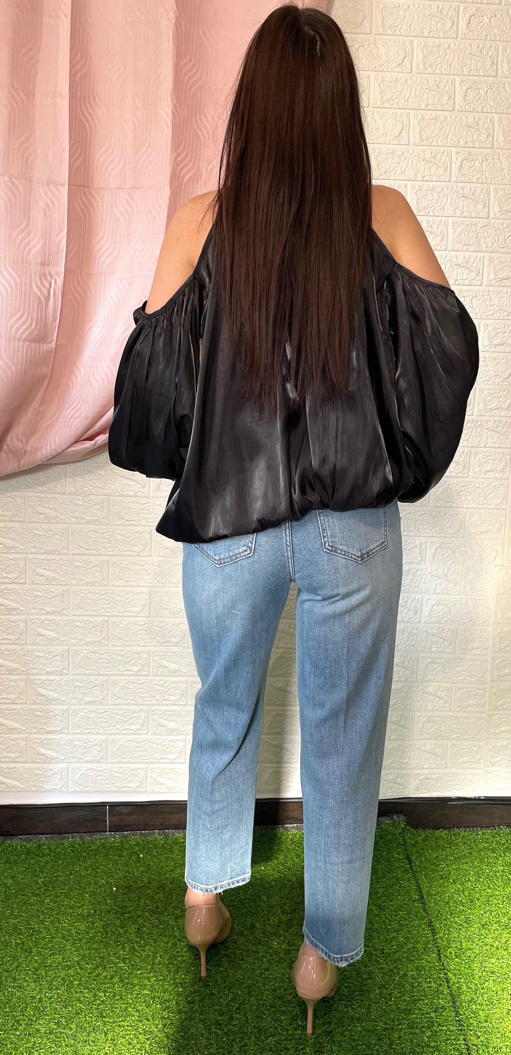 Camicia in Raso con Fiocco e Spalle Scoperte