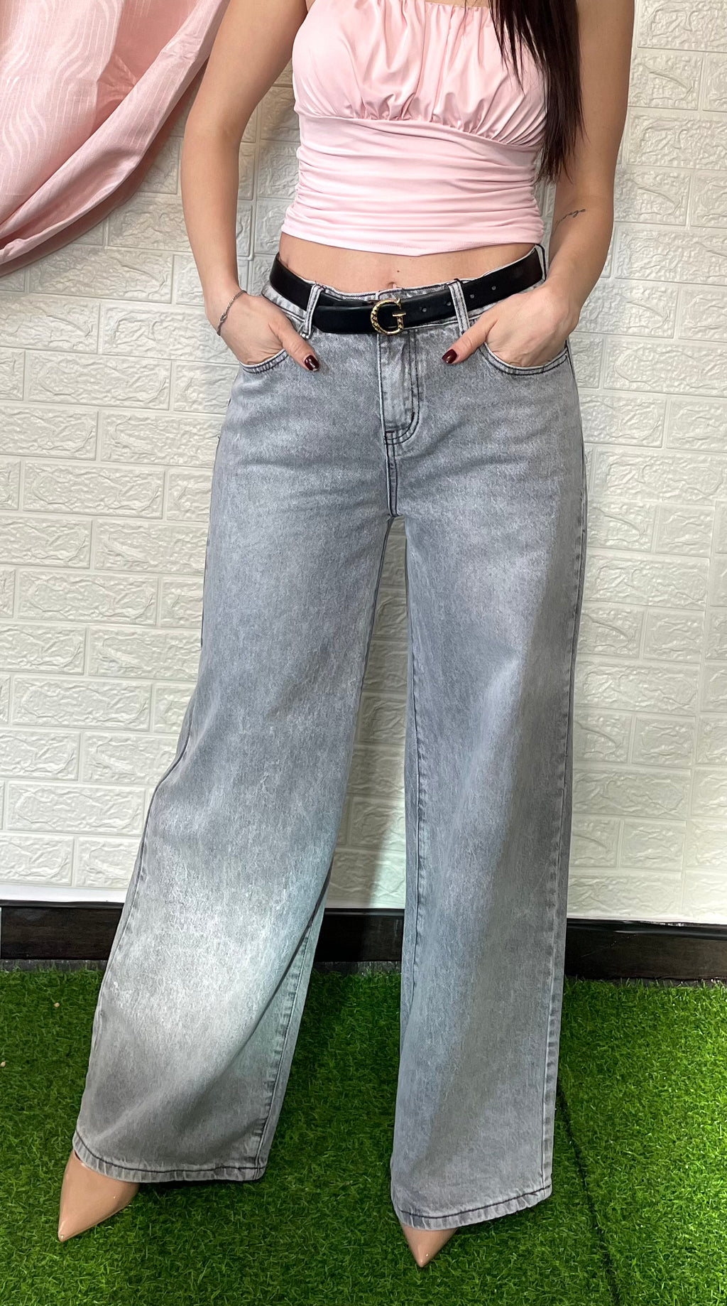 Jeans a Gamba Larga Delavé Grigio con Strappi e Dettagli Rosa