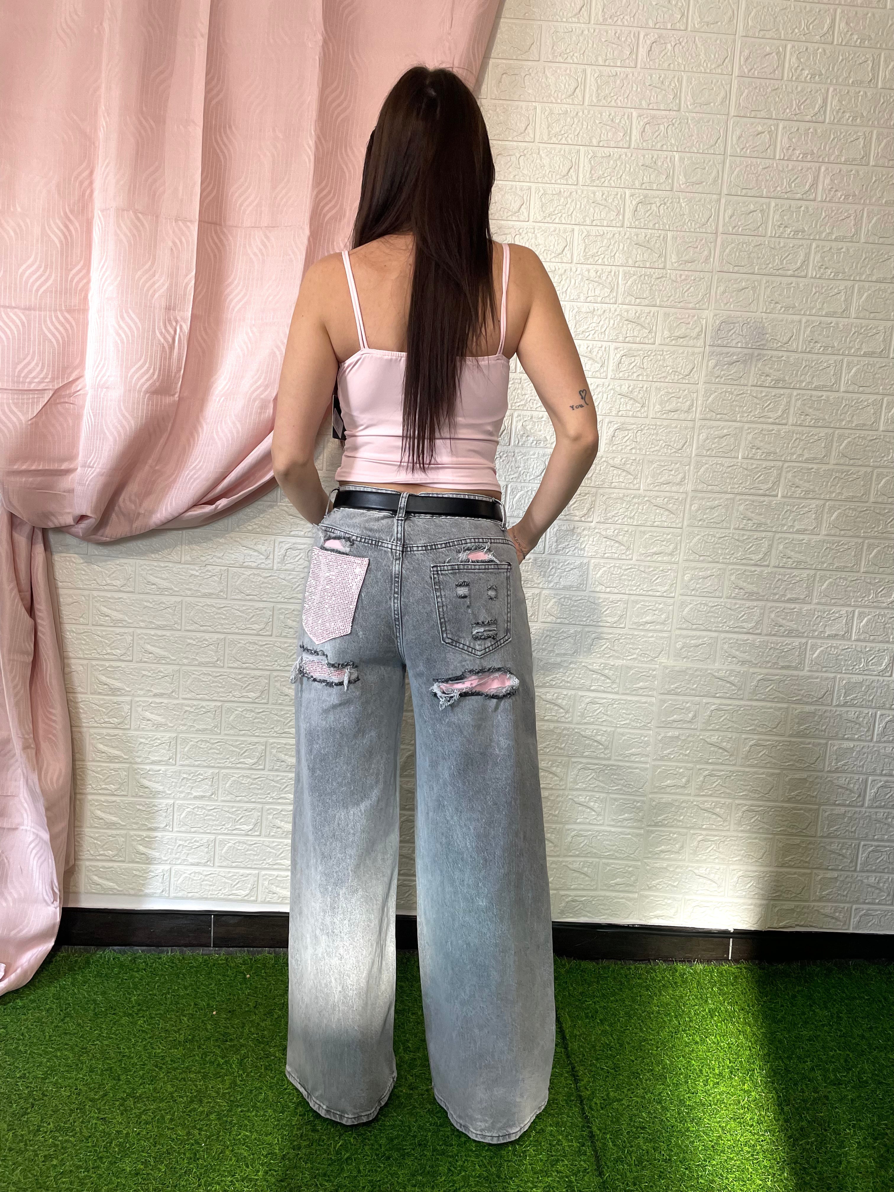 Jeans a Gamba Larga Delavé Grigio con Strappi e Dettagli Rosa