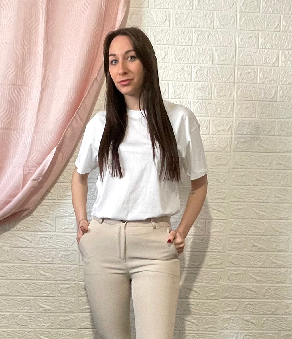 T-Shirt Bianca con Ricami sulle Spalle