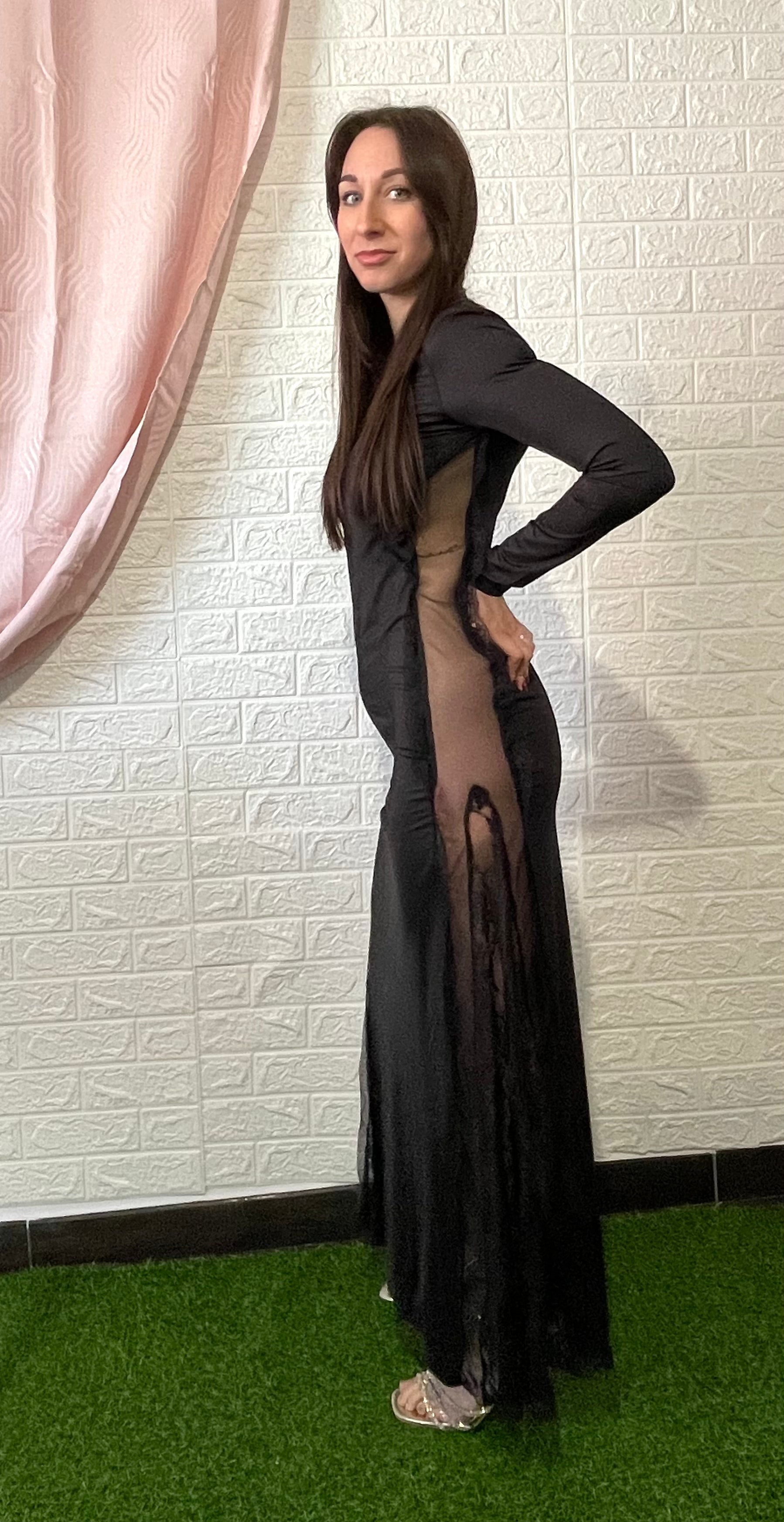 Abito Elegante Nero con Trasparenze Laterali