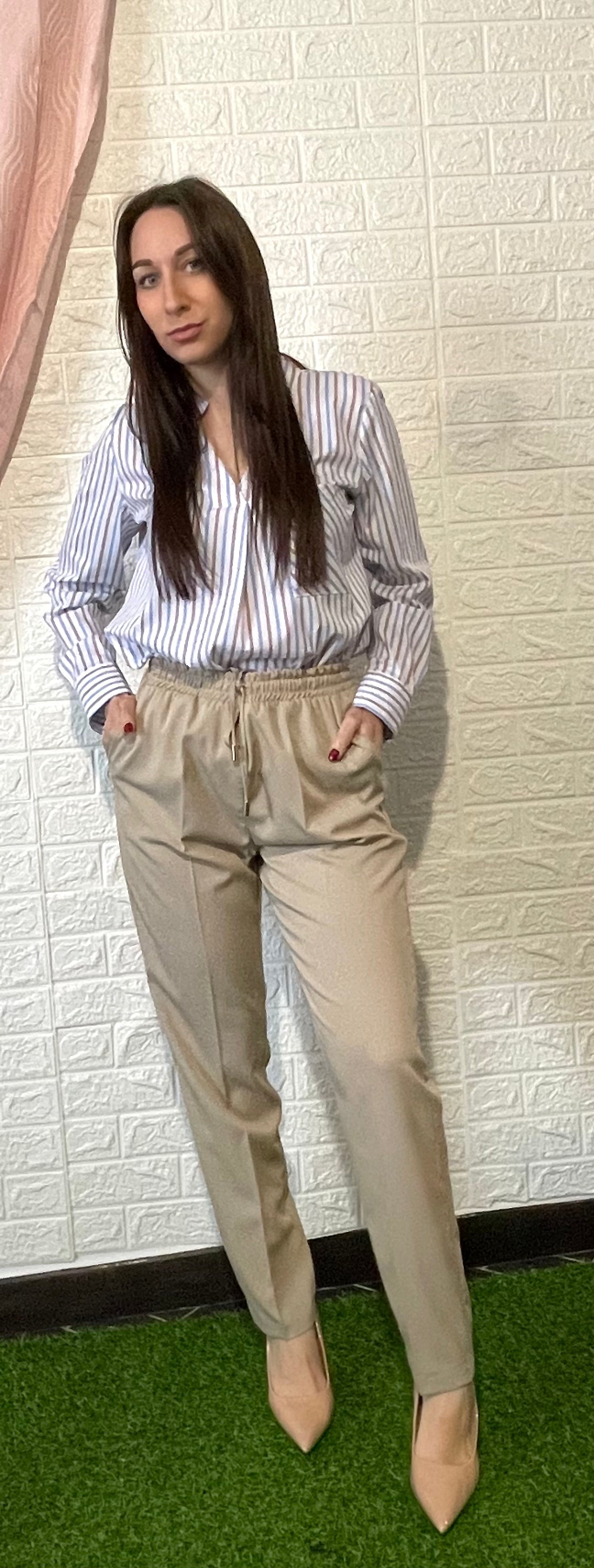 Pantalone tuta con elastico e lacci in vita