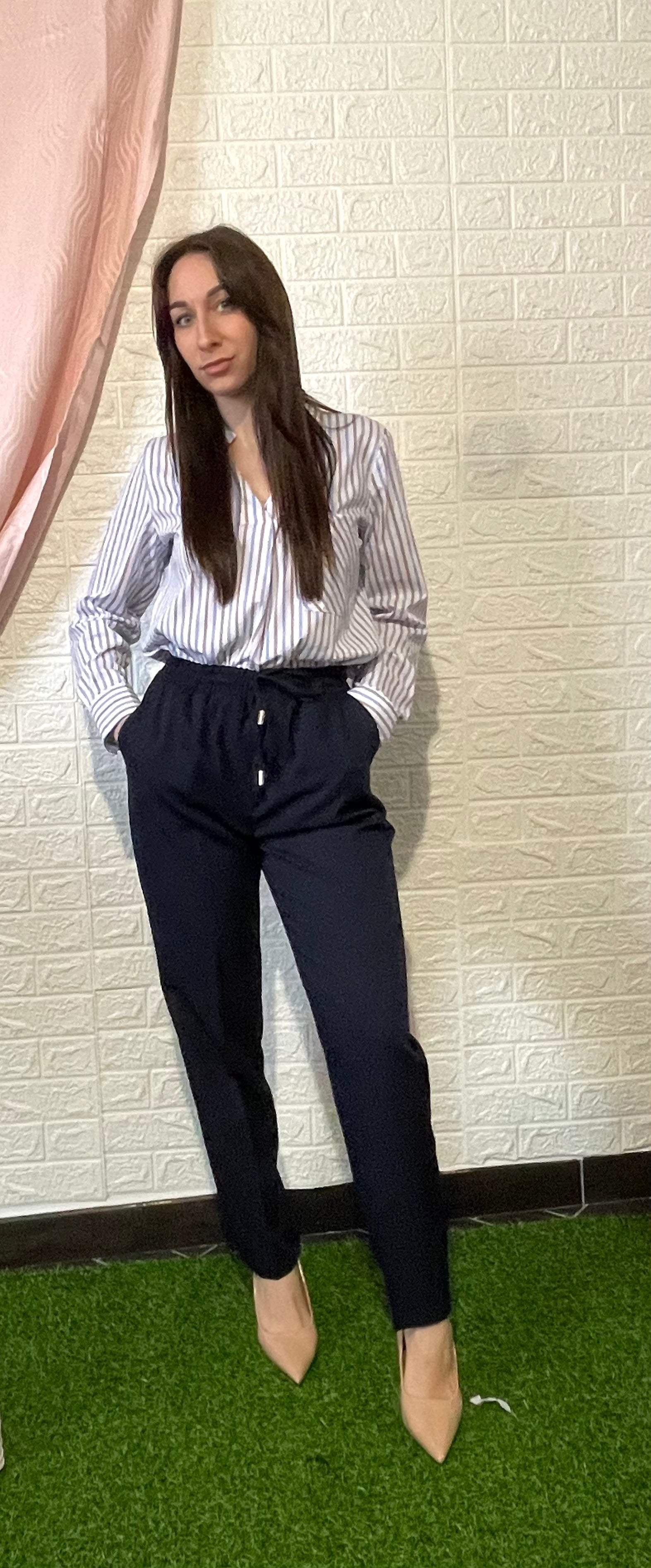 Pantalone tuta con elastico e lacci in vita