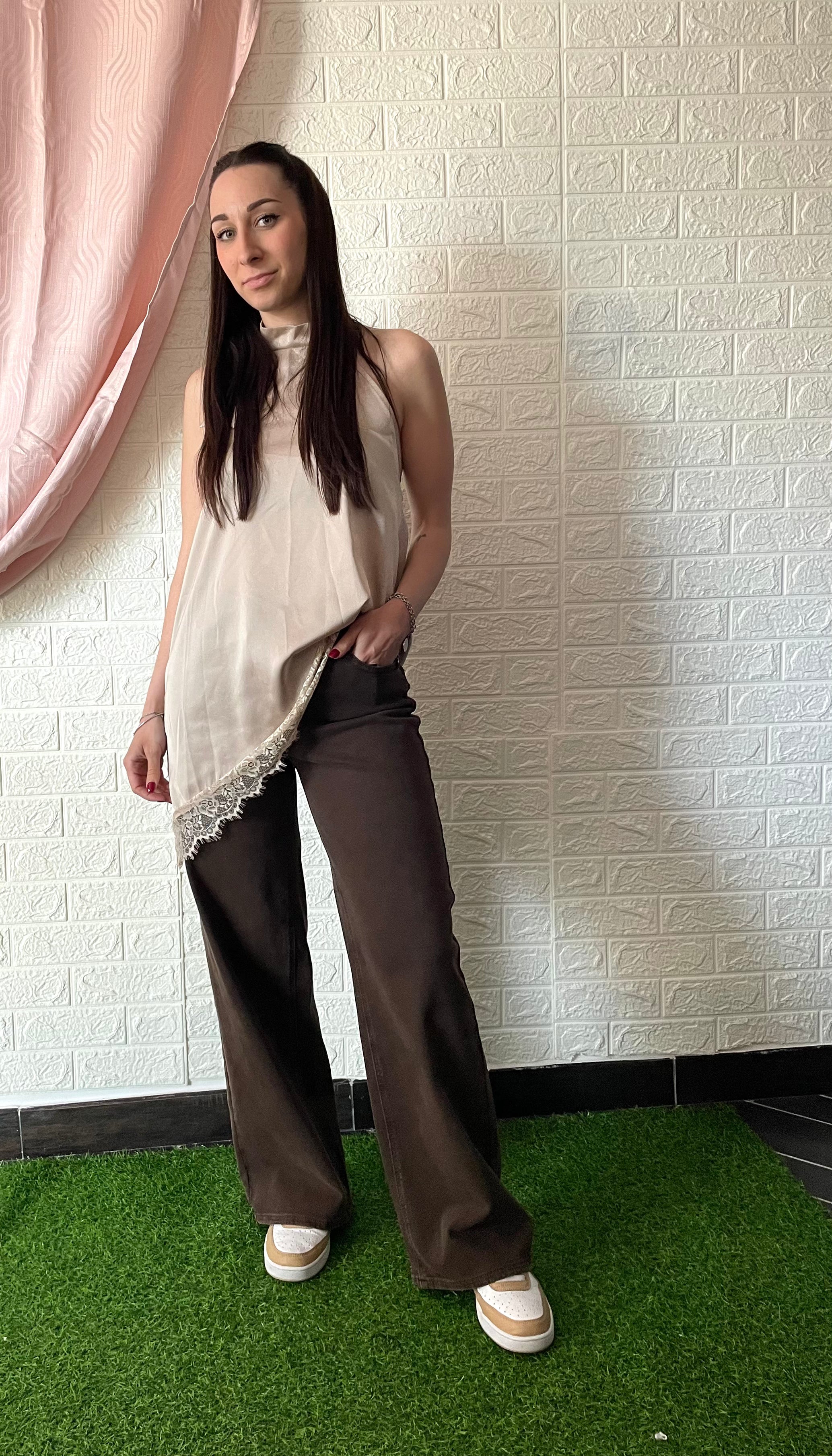 Top Asimmetrico con Pizzo Spalle Scoperte