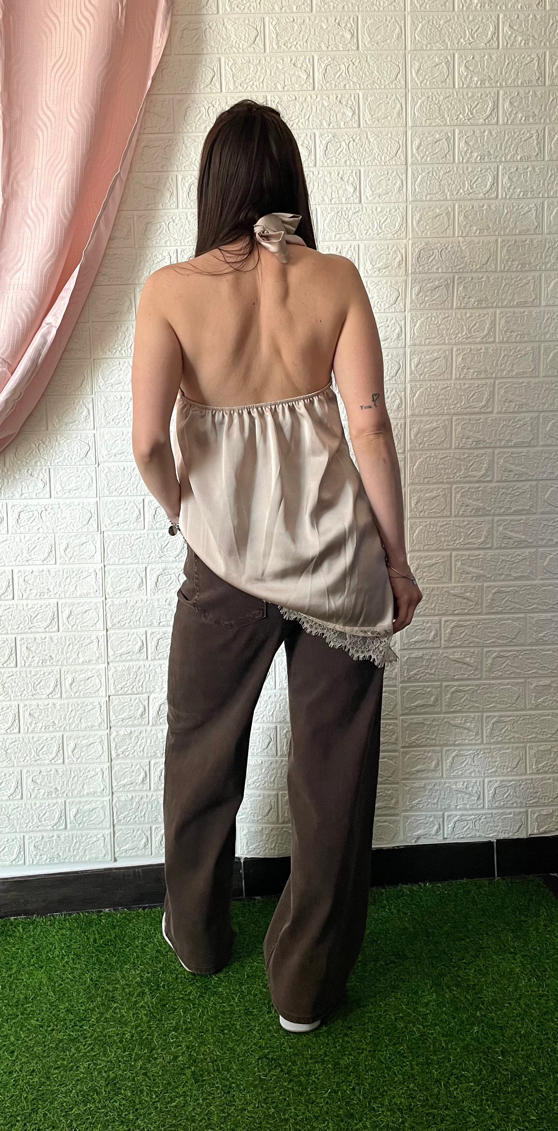 Top Asimmetrico con Pizzo Spalle Scoperte