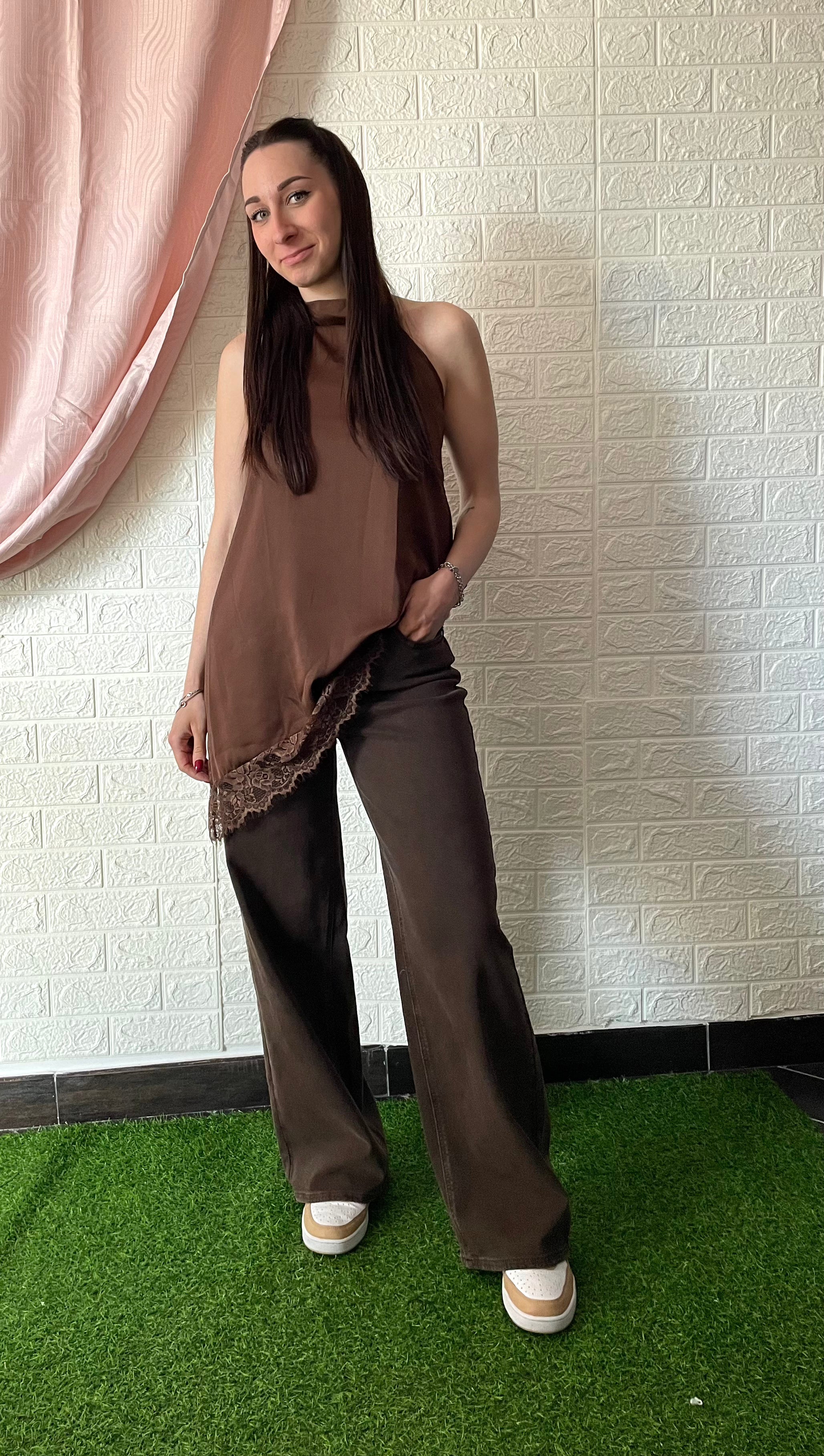 Top Asimmetrico con Pizzo Spalle Scoperte
