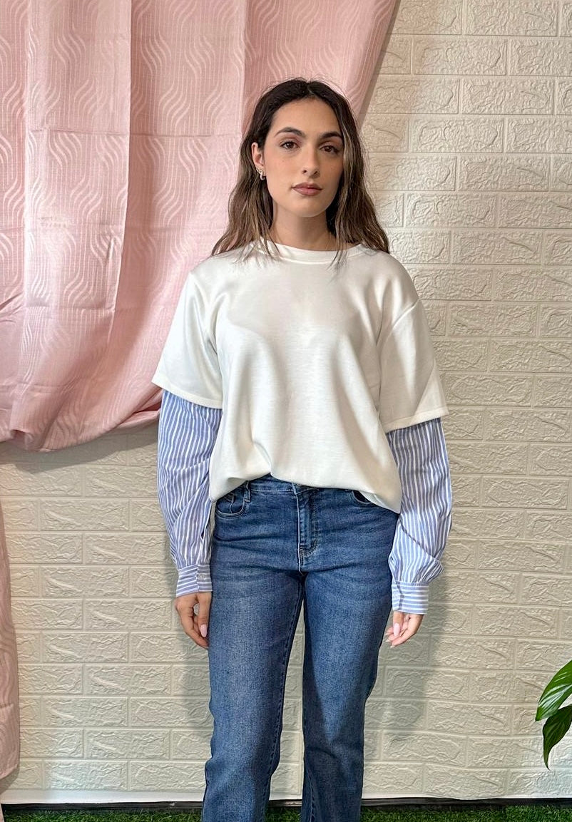 Felpa Bianca con Maniche a Righe Blu - Stile Layering