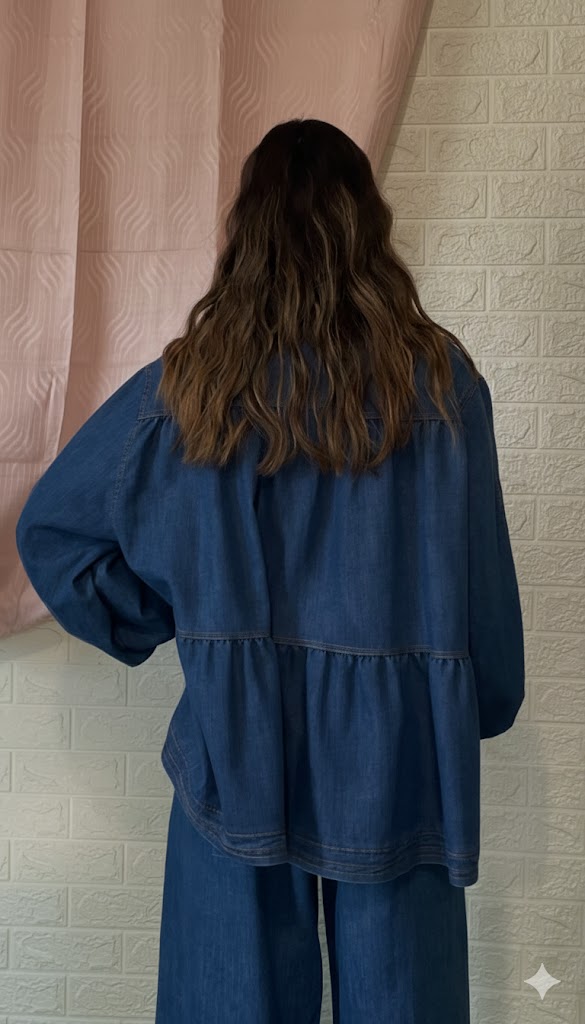 Casacca Blu con Fiocco al Collo - Eleganza Romantica