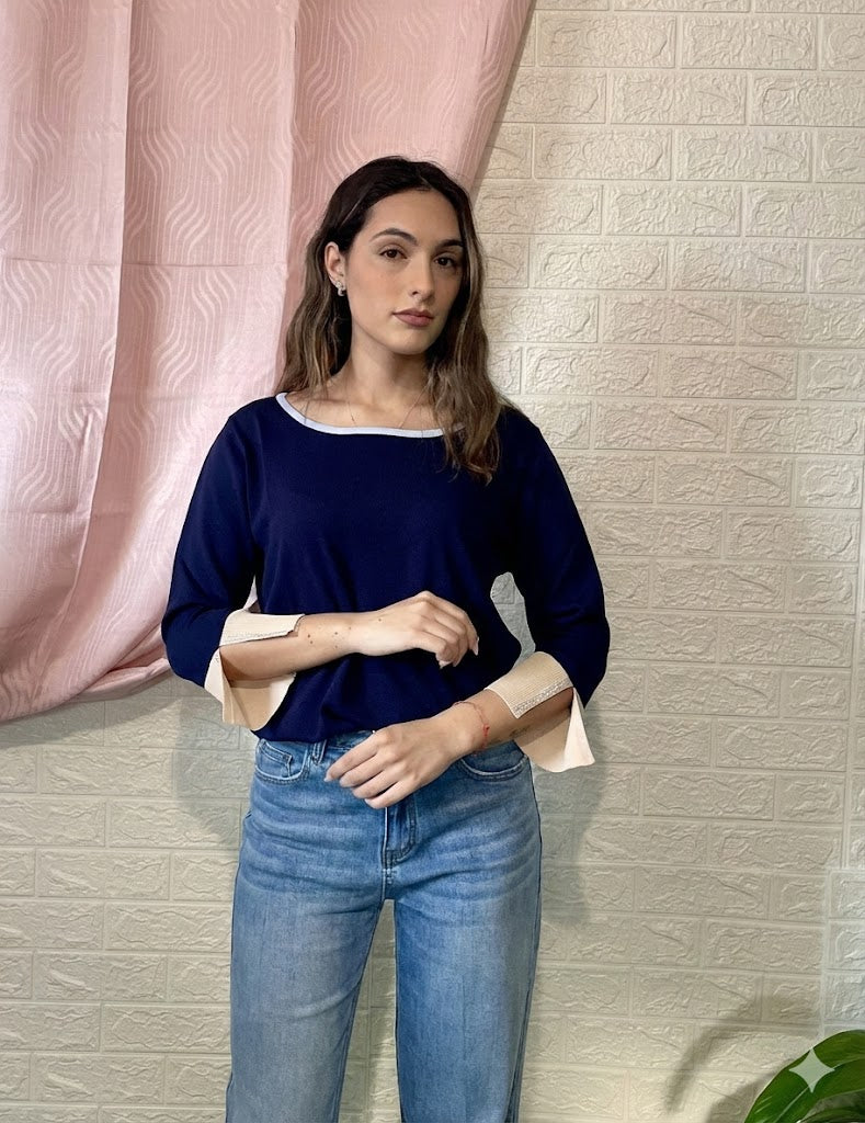 Blusa Blu Navy con Dettagli Celeste e Beige - Eleganza Luminosa